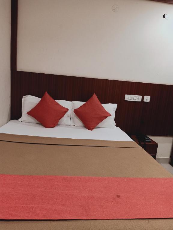 Voodi või voodid majutusasutuse Hotel Neem Tree Hyderabad Airport toas