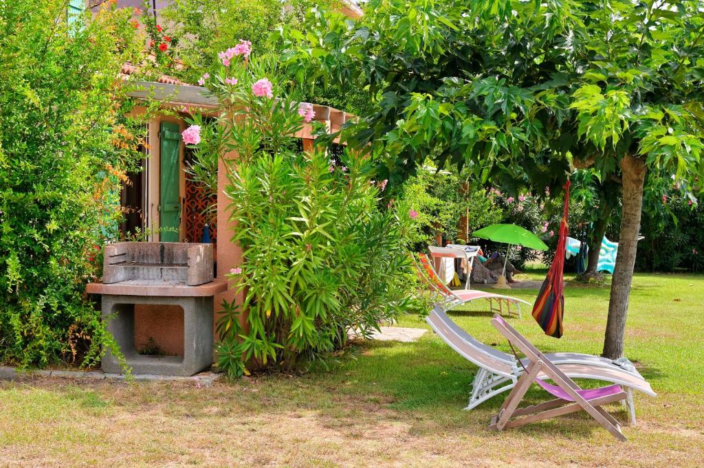 Pinea Mare - Two-Bedroom House