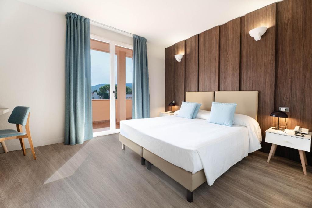 Posteľ alebo postele v izbe v ubytovaní Hotel Riva del Sole