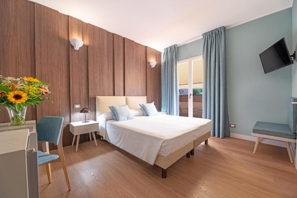 Posteľ alebo postele v izbe v ubytovaní Hotel Riva del Sole