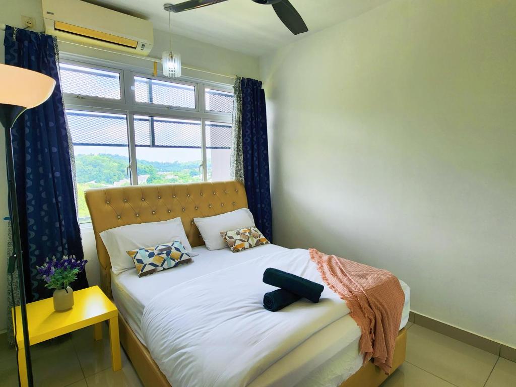 Postel nebo postele na pokoji v ubytování Dwiputra Presint 15 at Putrajaya Blissful Suite