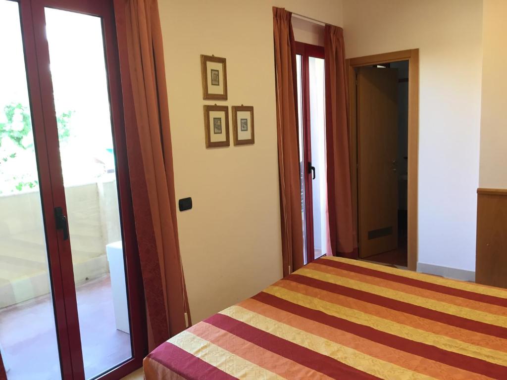 Łóżko lub łóżka w pokoju w obiekcie Hotel Fiorella