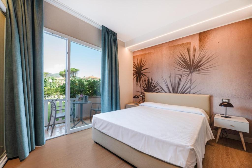 Posteľ alebo postele v izbe v ubytovaní Hotel Riva del Sole