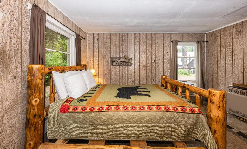 Postel nebo postele na pokoji v ubytování Union Creek Resort