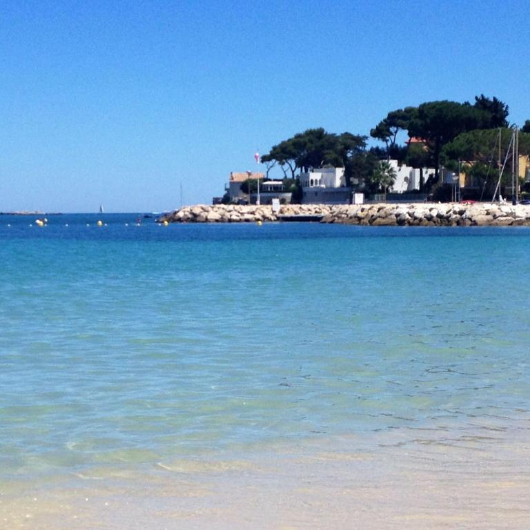 Photo de la galerie de l'établissement Lovely 4-person apartment 200 m from beaches Cap d'Antibes, à Juan-les-Pins