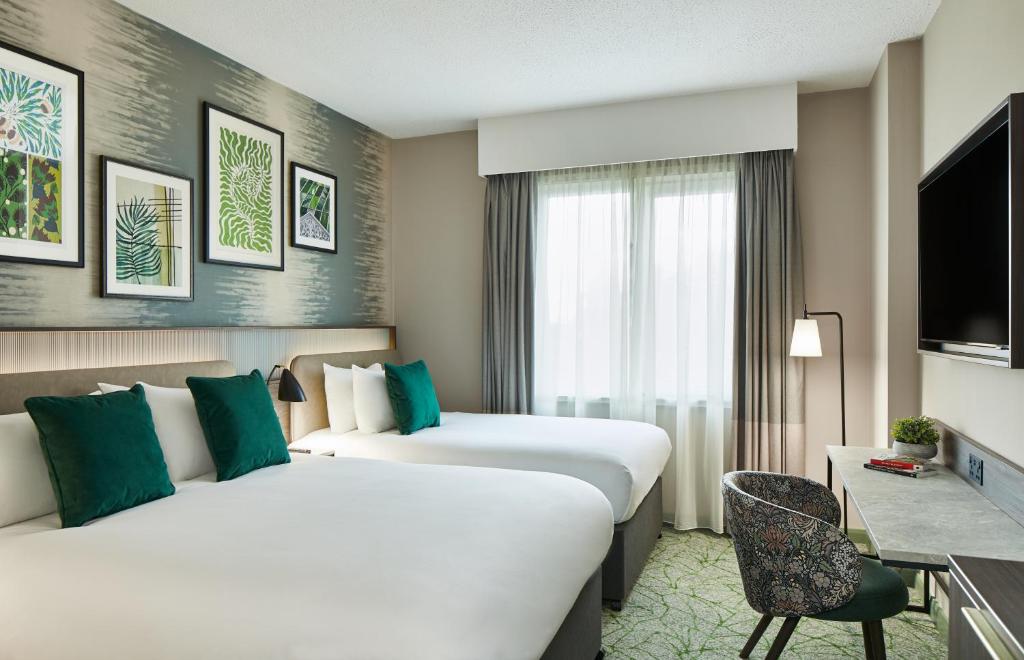 Cama ou camas em um quarto em Leonardo Royal Hotel Glasgow
