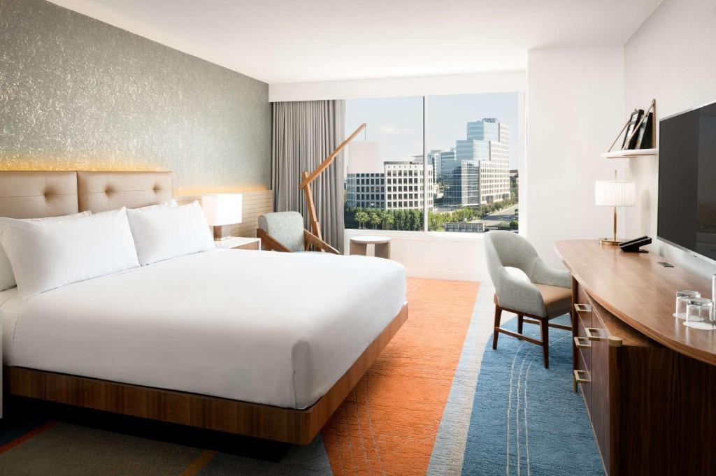 Hilton Los Angeles-Culver City, CA - Premier King Room - High Floor