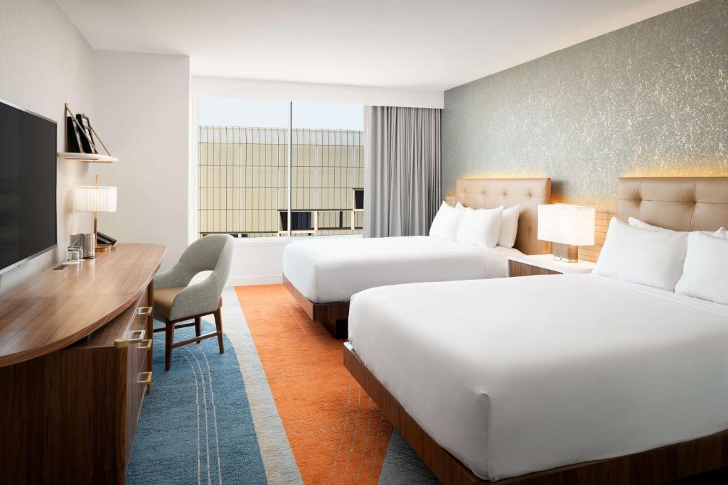 Hilton Los Angeles-Culver City, CA - Queen Room With Two Queen Beds - Mobility Access