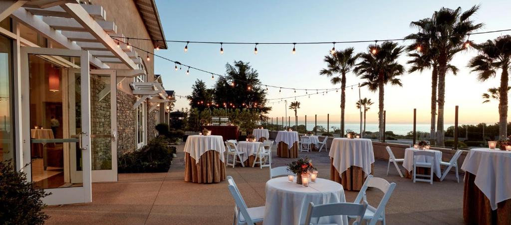 Restaurace v ubytování Cape Rey Carlsbad Beach, A Hilton Resort & Spa
