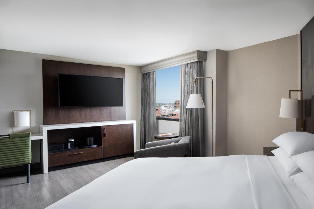 Dallas-Addison Marriott Quorum by the Galleria - Chambre Deluxe Corner King