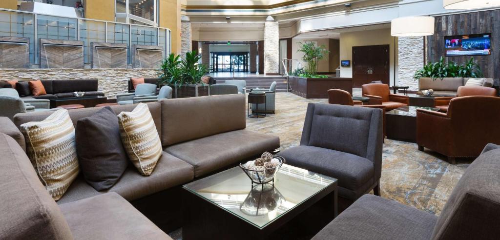 Posezení v ubytování Embassy Suites Denver Tech Center