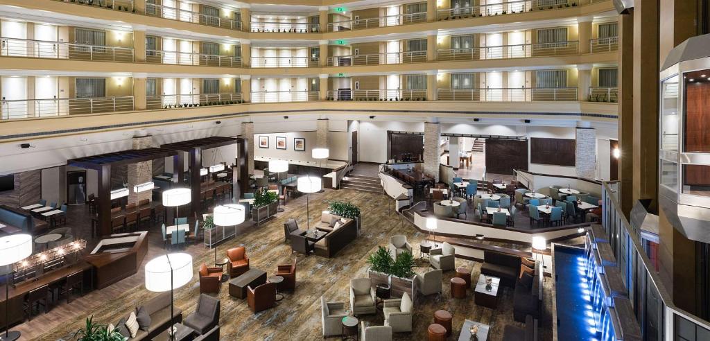Posezení v ubytování Embassy Suites Denver Tech Center