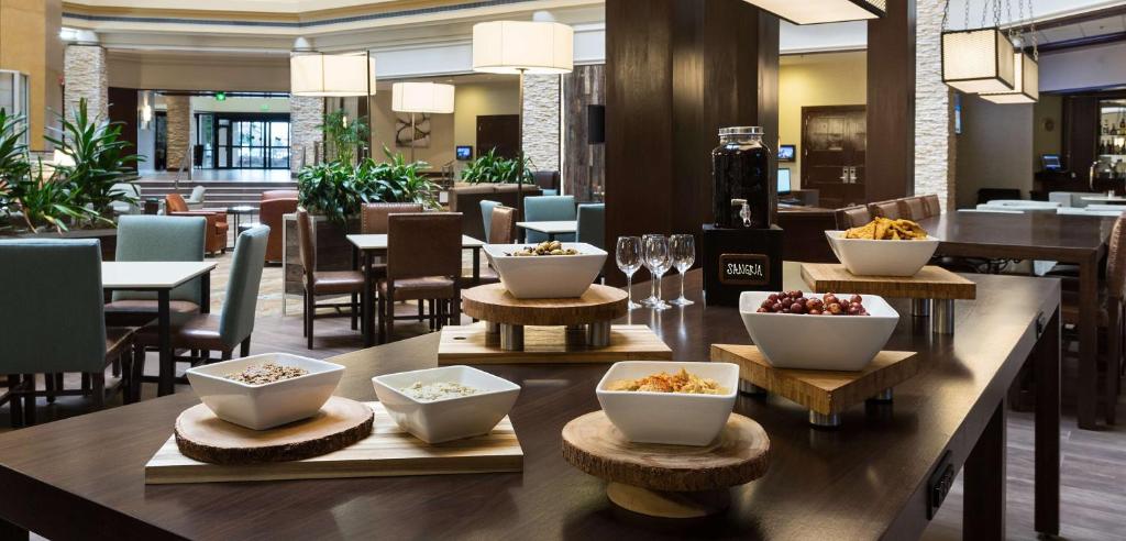 Posezení v ubytování Embassy Suites Denver Tech Center