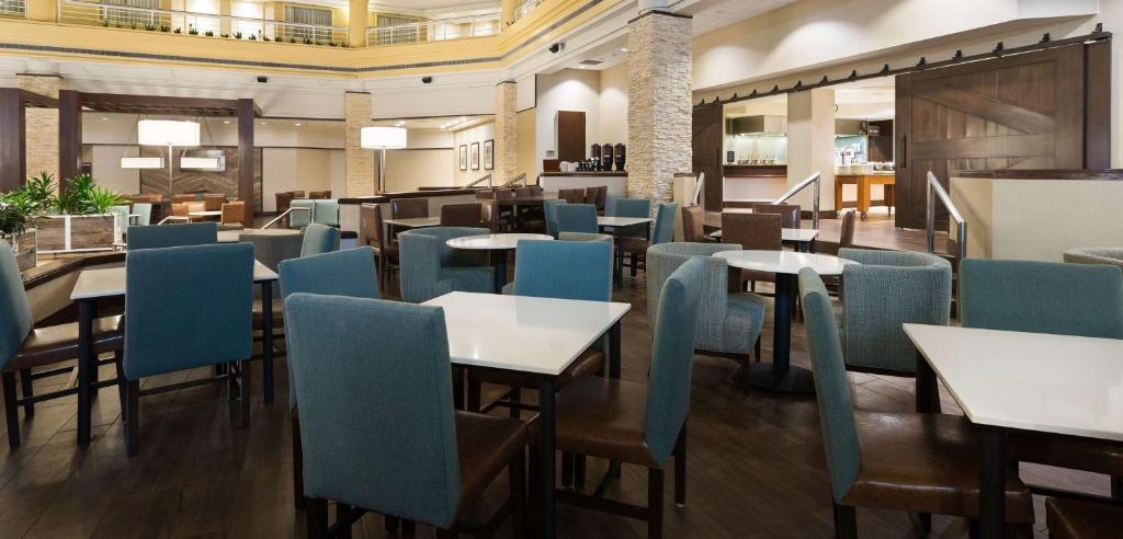 Restaurace v ubytování Embassy Suites Denver Tech Center