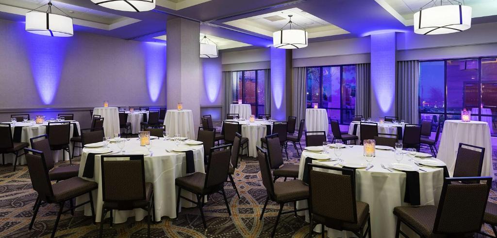 Restaurace v ubytování Embassy Suites Denver Tech Center