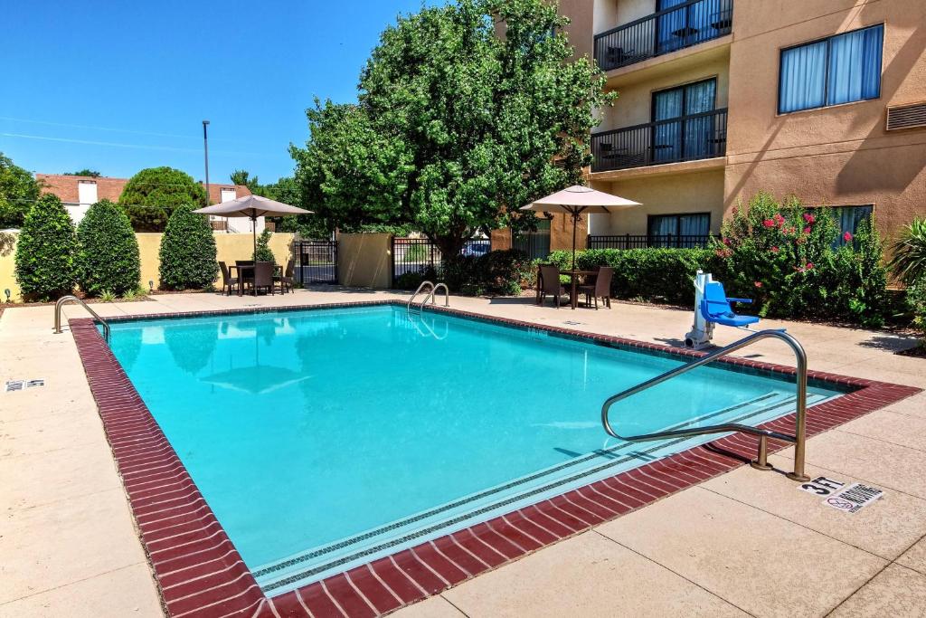 Bazén v ubytování Courtyard by Marriott Abilene Southwest/Abilene Mall South nebo v jeho okolí