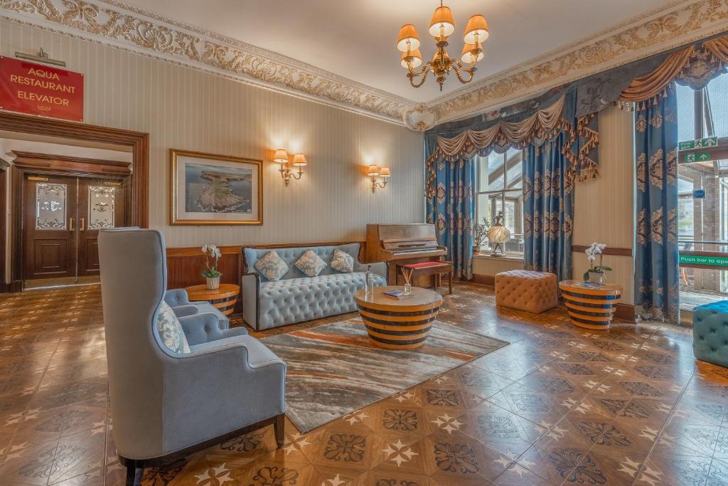 Posezení v ubytování Muthu Fort William Hotel