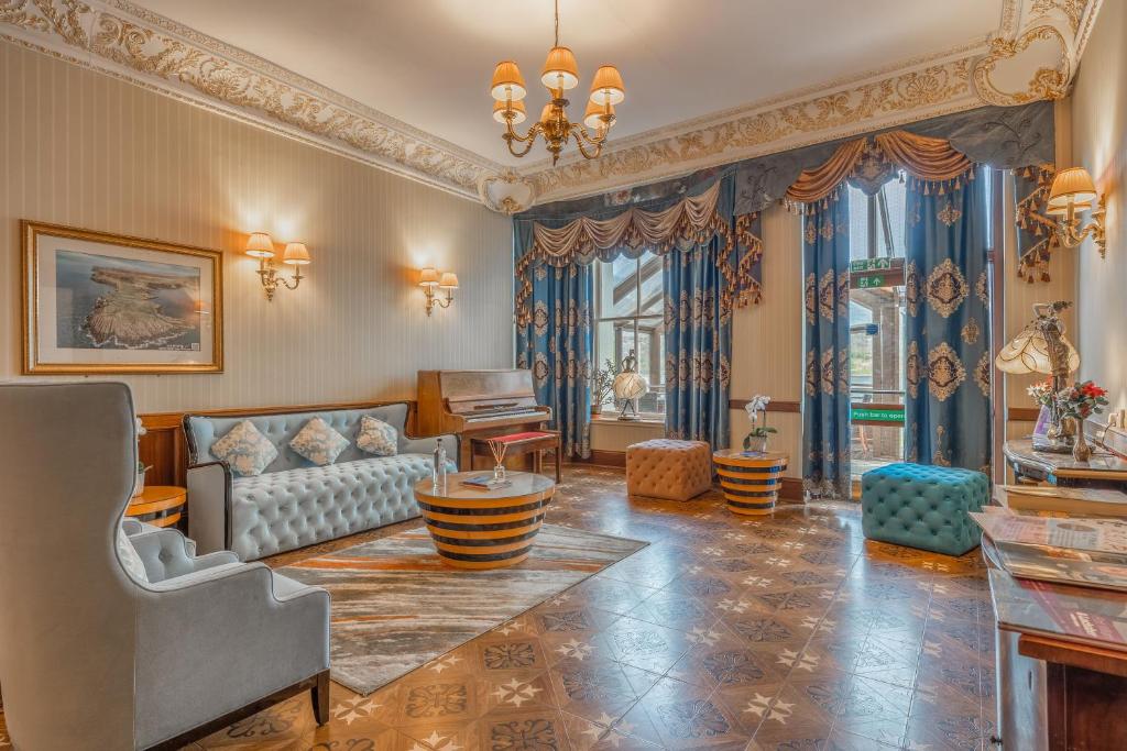 Posezení v ubytování Muthu Fort William Hotel