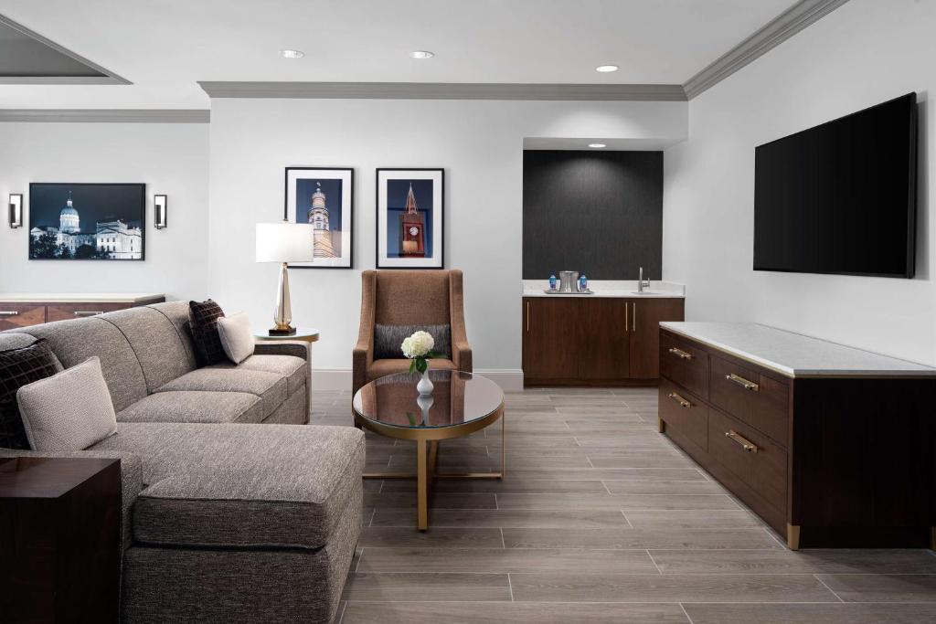 Hilton Indianapolis Hotel & Suites - Suite Presidencial De Un Dormitorio Con Sofá Cama
