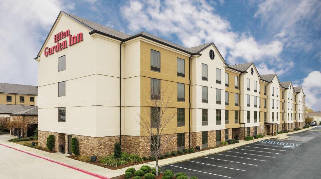 una representación de la parte delantera de un edificio de hotel en Hilton Garden Inn Shreveport Bossier City en Bossier City