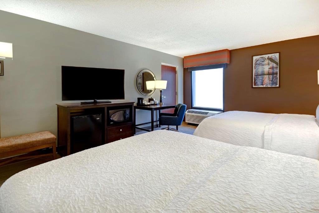 Hampton Inn & Suites Alexandria Old Town Area South - Queen Room Met Twee Queensize Bedden - Niet -roken