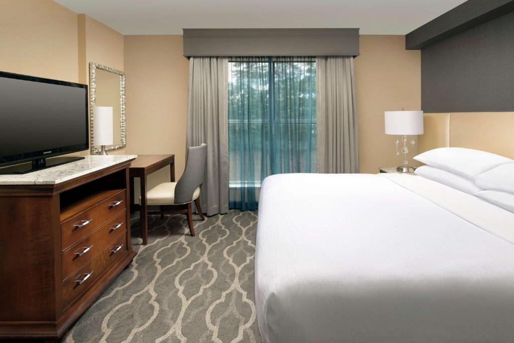Embassy Suites by Hilton Atlanta Airport - Two-Room King Suite - Non-Smoking