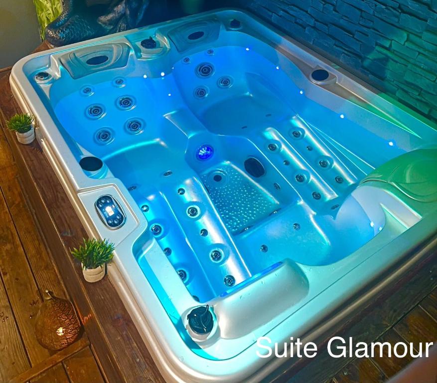a bath tub filled with a blue chlorine at Faranel in Berlaimont