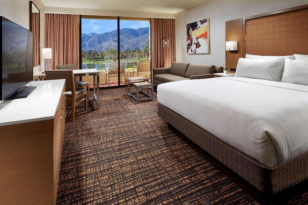 DoubleTree by Hilton Golf Resort Palm Springs - Chambre Royale Avec Terrasse Et Vue De Piscine