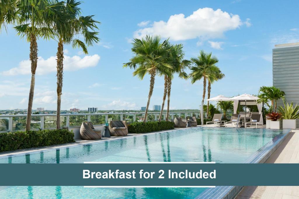 - une piscine avec petit-déjeuner inclus dans le tarif du complexe dans l'établissement The Altair Bay Harbor Hotel, à Miami Beach