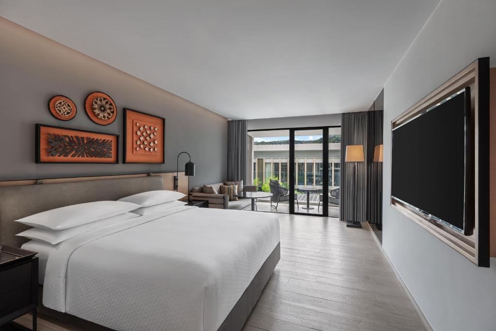 Four Points by Sheraton Phuket Patong Beach Resort - 17