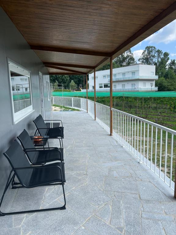 Bazén v ubytování Funileiro, apartamentos e quartos nebo v jeho okolí