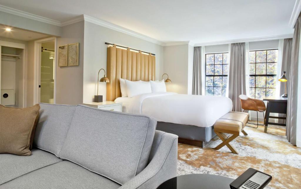 The Inn at Saratoga, Tapestry Collection by Hilton - Junior King Suite Con Balcone