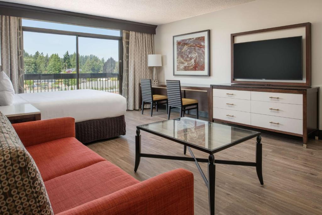 TV a/nebo společenská místnost v ubytování Hilton Bellevue