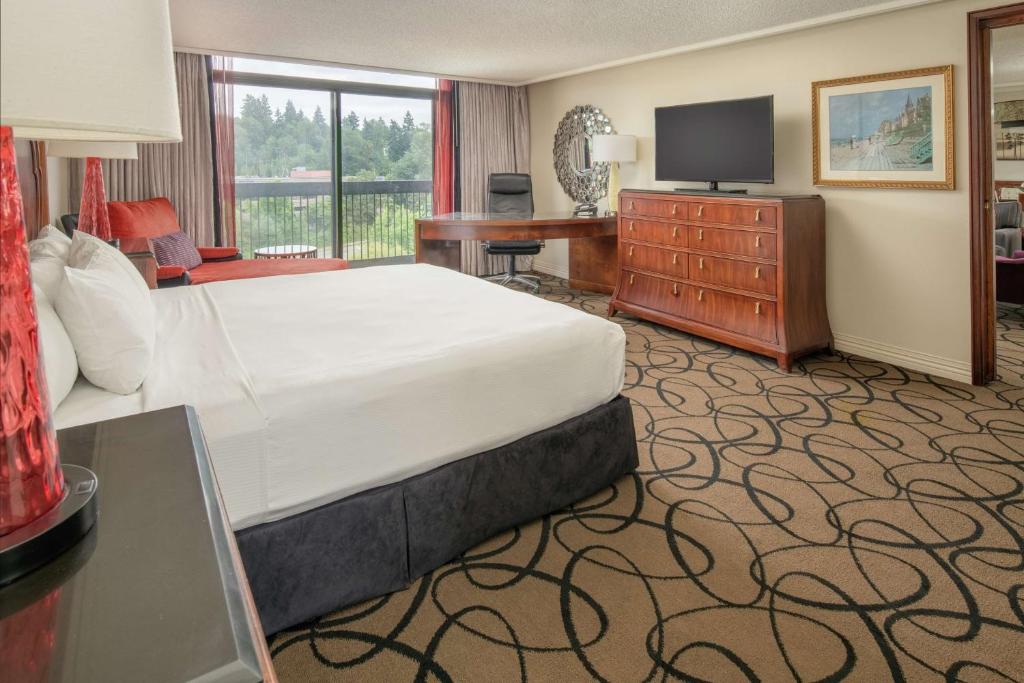 TV a/nebo společenská místnost v ubytování Hilton Bellevue