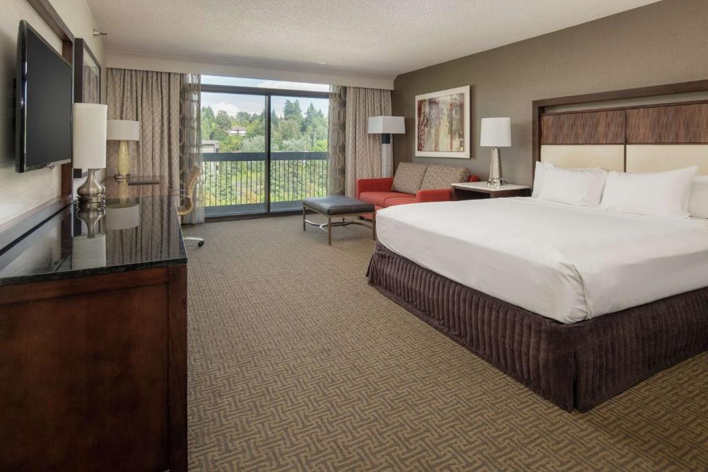 Postel nebo postele na pokoji v ubytování Hilton Bellevue