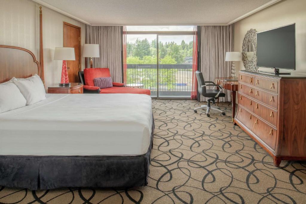 TV a/nebo společenská místnost v ubytování Hilton Bellevue