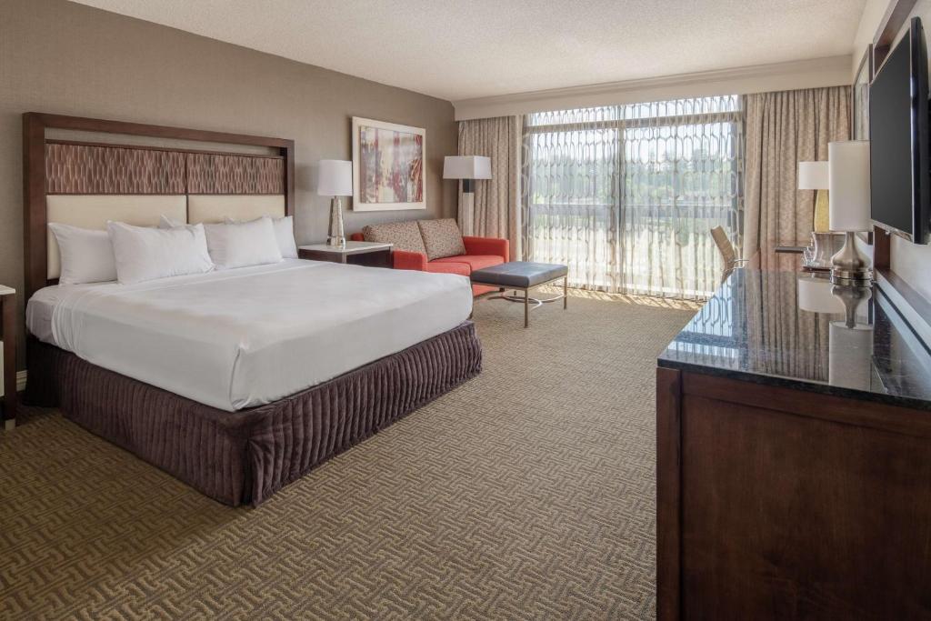 Postel nebo postele na pokoji v ubytování Hilton Bellevue