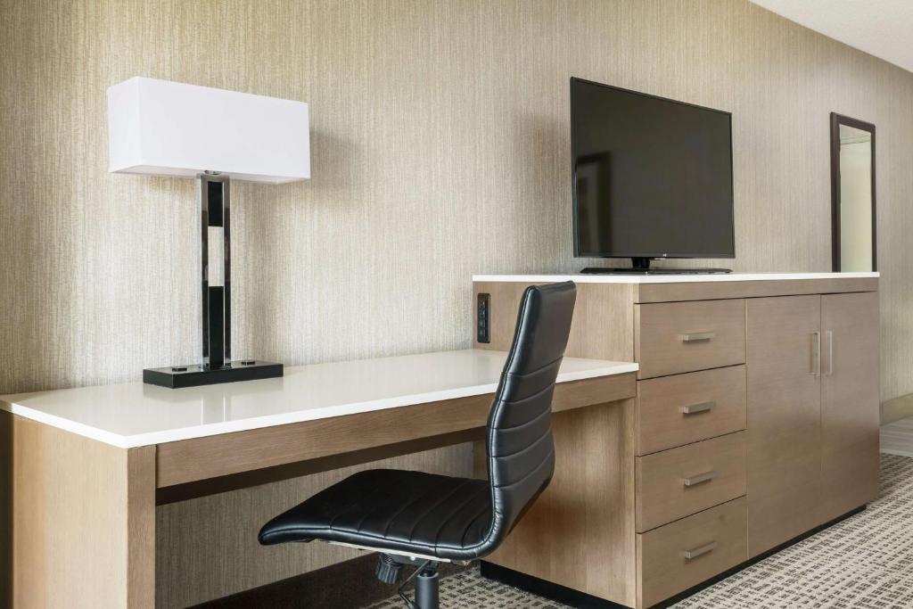 DoubleTree by Hilton Orlando Airport Hotel - 