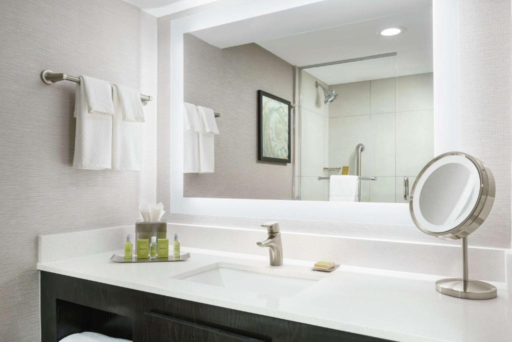 DoubleTree by Hilton Orlando Airport Hotel - 