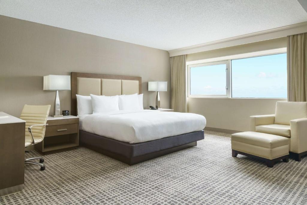 DoubleTree by Hilton Orlando Airport Hotel - 