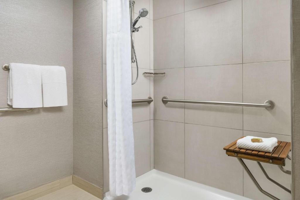 DoubleTree by Hilton Orlando Airport Hotel - 