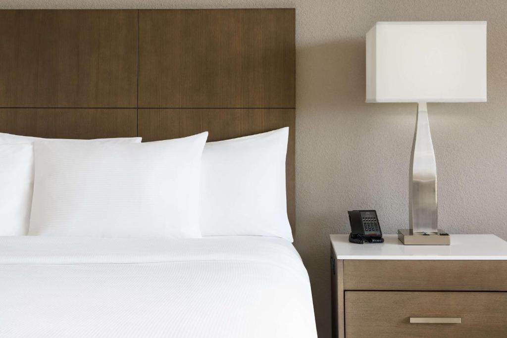 DoubleTree by Hilton Orlando Airport Hotel - 
