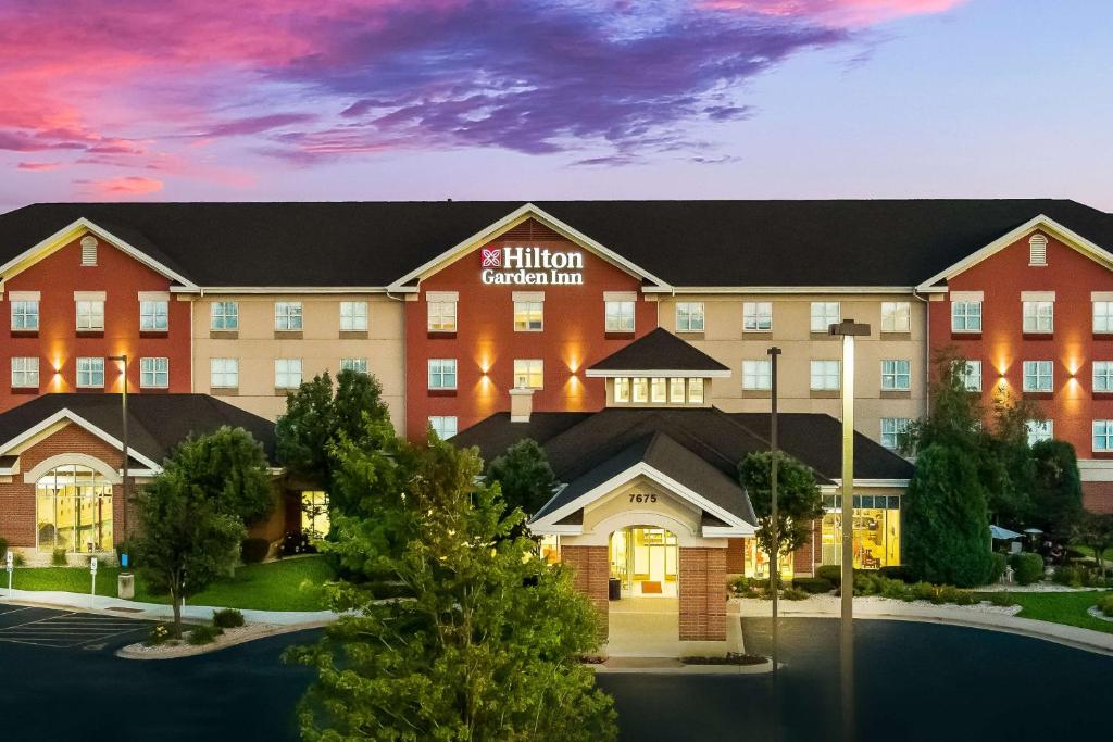 una representación del exterior de un hotel en Hilton Garden Inn Rockford en Rockford