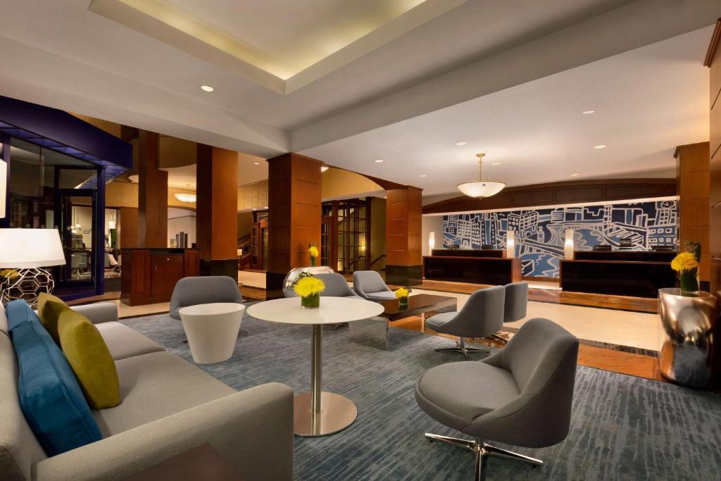 Hilton Chicago Magnificent Mile Suites photo