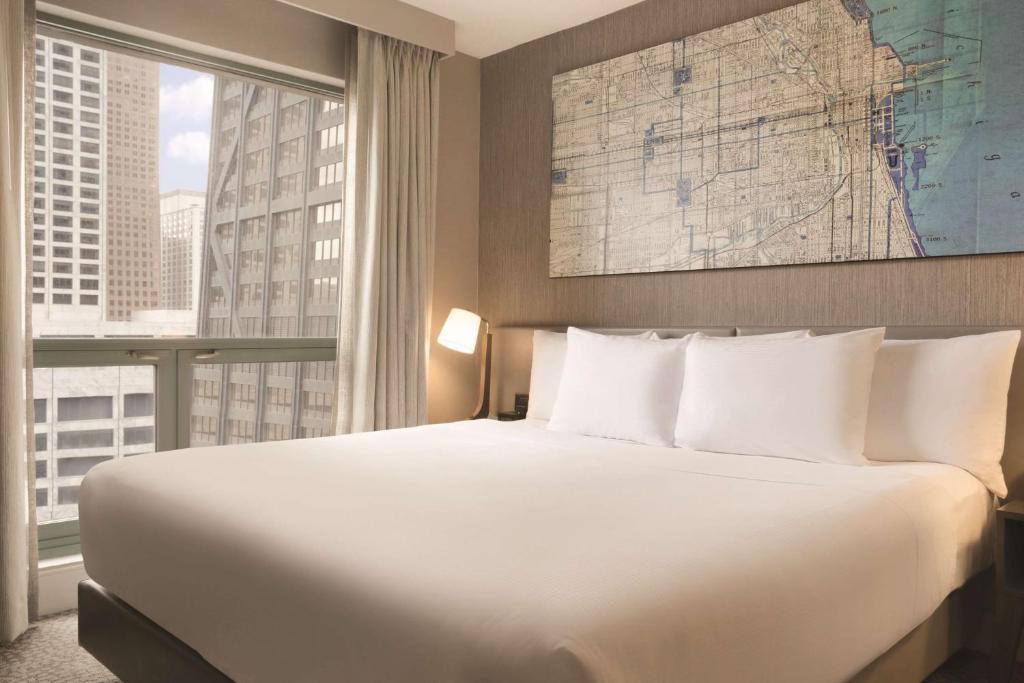 Hilton Chicago Magnificent Mile Suites - One-Bedroom King Conference Suite