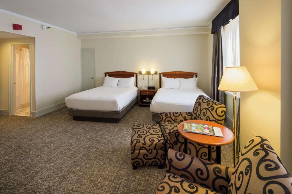 Hilton Cincinnati Netherland Plaza - Deluxe Queen Room Con Due Letti Matrimoniali