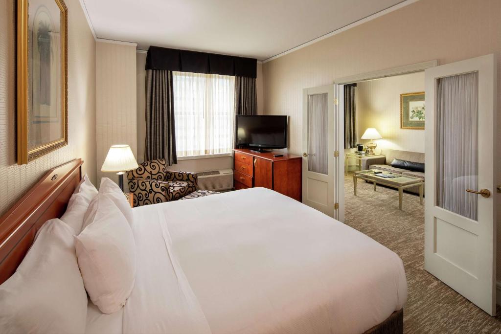 Hilton Cincinnati Netherland Plaza - Suite Junior King One Bods Avec Canapé-lit