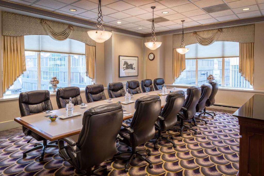 Hilton Cincinnati Netherland Plaza photo