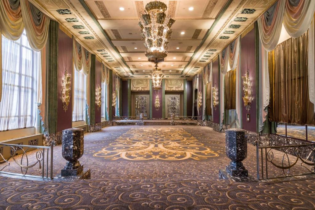 Hilton Cincinnati Netherland Plaza photo