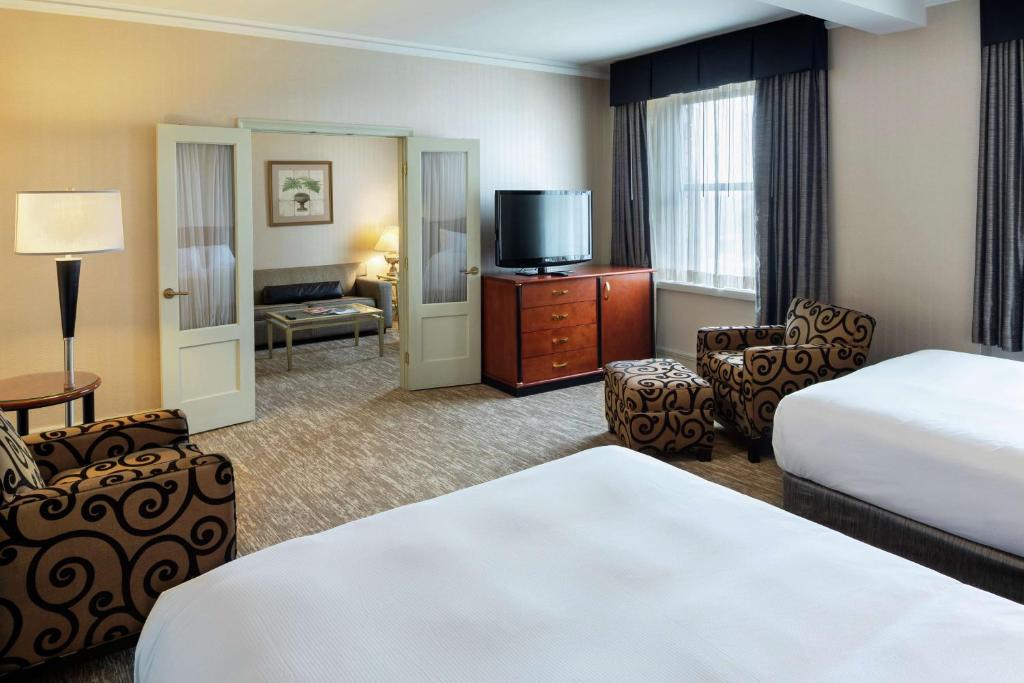 Hilton Cincinnati Netherland Plaza - Junior Queen Suite Con Due Letti Matrimoniali